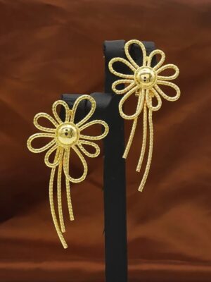 FloraStatement Gold earrings